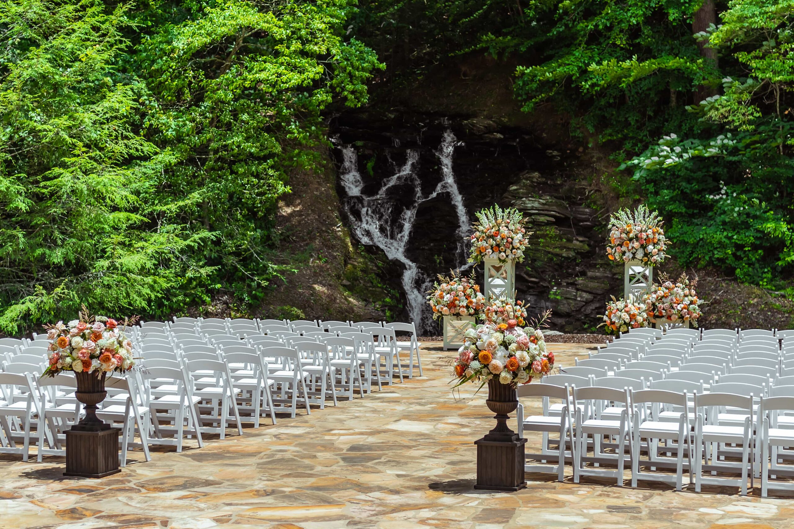 Plan a Dreamy Wedding Ceremony at Ellijay’s Luxury Outdoor Venues